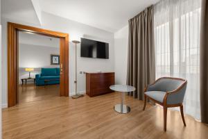 TV a/nebo společenská místnost v ubytování Hotel Zentral Gijón Rey Pelayo