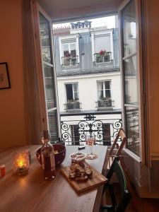 Зображення з фотогалереї помешкання Eiffel Tower View Haussmanian Charm 2min walk from the Eiffel Tower gardens у Парижі