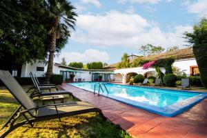 Bazén v ubytování Best Western Plus Posada de Don Vasco nebo v jeho okolí