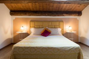 a bedroom with a large bed with two lamps on both sides at Locanda Mammi' in Agnone