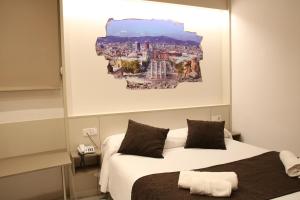 Posteľ alebo postele v izbe v ubytovaní Hotel Travessera + 37 fotografií