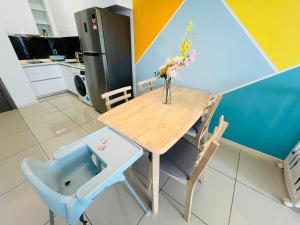 Kuchyň nebo kuchyňský kout v ubytování ELYSIA-Legoland-QFamilySuite-WaterDispenser