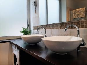 two sinks on a counter in a bathroom at Le Petit Bonheur - Havre de paix au milieu de la nature in Port-Sainte-Marie