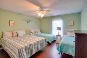 Un dormitorio con dos camas y un ventilador de techo. en Relax by Pool Port St Lucie Home Near Local Park!, en White City 19 fotos más