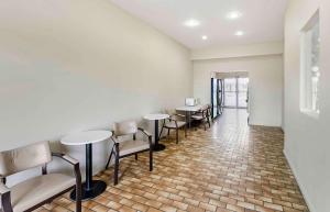 Posezení v ubytování Extended Stay America Select Suites - Odessa