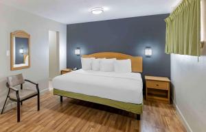 Postel nebo postele na pokoji v ubytování Extended Stay America Select Suites - Odessa