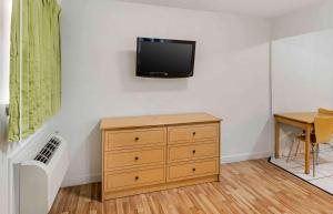 TV a/nebo společenská místnost v ubytování Extended Stay America Select Suites - Odessa