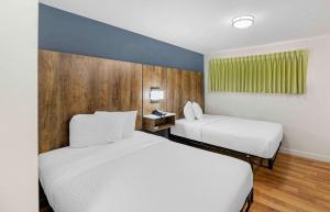 Postel nebo postele na pokoji v ubytování Extended Stay America Select Suites - Odessa