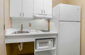 Kuchyň nebo kuchyňský kout v ubytování Extended Stay America Select Suites - Odessa