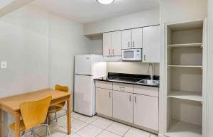 Kuchyň nebo kuchyňský kout v ubytování Extended Stay America Select Suites - Odessa