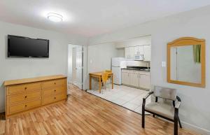 Kuchyň nebo kuchyňský kout v ubytování Extended Stay America Select Suites - Odessa