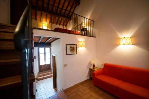Charming Studio with Shared Pool in Loro Ciuffennaにあるシーティングエリア