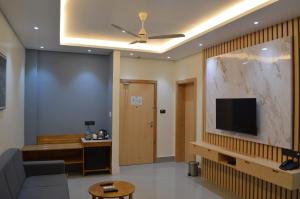 TV a/nebo společenská místnost v ubytování JBR Residency