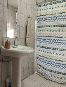 Bilik mandi di Quarto para 3 pessoas - Sobrado