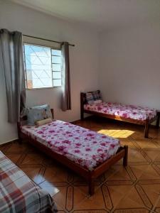 Katil atau katil-katil dalam bilik di Quarto para 3 pessoas - Sobrado