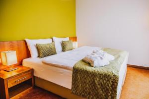 Giường trong phòng chung tại Seehotel Süd by S4Y