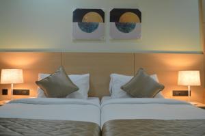 Postel nebo postele na pokoji v ubytování JBR Residency