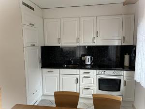 Kuchyň nebo kuchyňský kout v ubytování Residenz Darianne Leukerbad
