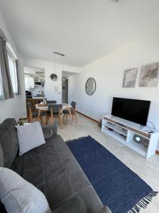 TV a/nebo společenská místnost v ubytování Refugio Ballenas