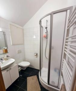 Koupelna v ubytování Kerstin 10 by SMR Rauris Apartments - inc Spa and near Gondola