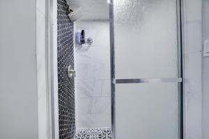 Afbeelding uit fotogalerij van Beautiful 2BR Home Near Penn Station in Newark