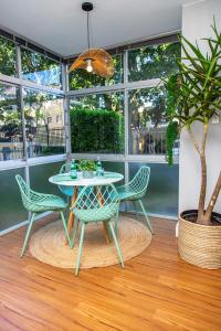 Gambar di galeri bagi Modern Family Unit in Green Point - Parking & Pool di Cape Town