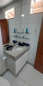 Kuchyň nebo kuchyňský kout v ubytování Casa de temporada Guriri com Piscina - Cod 34