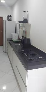 Kuchyň nebo kuchyňský kout v ubytování Casa de temporada Guriri com Piscina - Cod 34