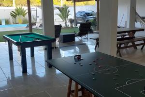 Biliár nebo kulečník v ubytování Casa de temporada Guriri com Piscina - Cod 34