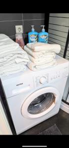 a washing machine with towels on top of it at Skagesundvegen 10a in Tromsø