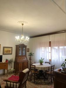a living room with a table and chairs and a chandelier at Dolce casa con terazza in San Piero a Sieve