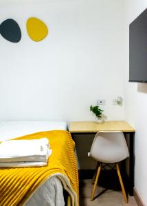 a bedroom with a yellow bed and a desk at Secluded and Relaxing near Peri, Mira, Majadas, Barrondo H15 in Guatemala