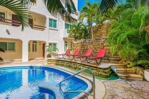 Bazén v ubytování Beachside Haven at Playa Kaan nebo v jeho okolí