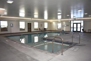 Bazén v ubytování Timbers at Island Park nebo v jeho okolí