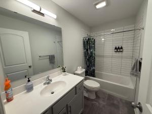 Bilik mandi di Aldrich Oasis +31 gambar