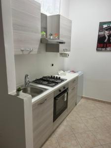 Η κουζίνα ή μικρή κουζίνα στο Angoletto Home