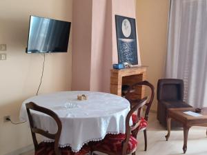 A television and/or entertainment centre at Amazing Sea View, Rafina Port, Athens Airport, Self-Check-in