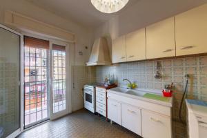 Η κουζίνα ή μικρή κουζίνα στο Appartamento - Ladispoli +7 φωτογραφίες