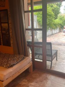 Rõdu või terrass majutusasutuses Bianka Hostel & Car Rent Budapest