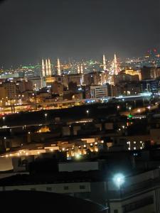 Vista generica su Medina o vista sulla città dall'interno dell'appartamento