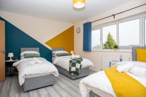 Ένα ή περισσότερα κρεβάτια σε δωμάτιο στο Cosy, Modern home in Kent, Sleeps 8, Free Parking, 17min train to central London
