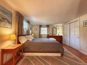 Letto o letti in una camera di Tranquil Oasis With Firepit