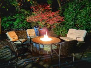 Giardino di Tranquil Oasis With Firepit