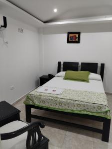 Postel nebo postele na pokoji v ubytování Hotel La Leyenda Vallenata
