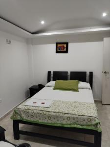 Postel nebo postele na pokoji v ubytování Hotel La Leyenda Vallenata