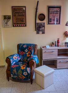 a living room with a chair and a table at Casa Daniele in Savigno