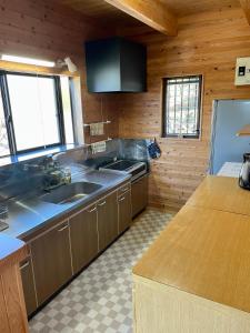 Eldhús eða eldhúskrókur á 桃の木別荘　Momonoki Villa