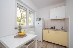 Kuchyň nebo kuchyňský kout v ubytování Apartments Ivan + 28 fotografií