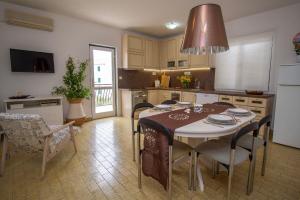 Kuchyň nebo kuchyňský kout v ubytování Apartment Zvone