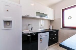 Kuchyňa alebo kuchynka v ubytovaní Apartments Brane